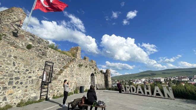 Ardahan Kalesi bayramda ziyaretçi akınına uğradı