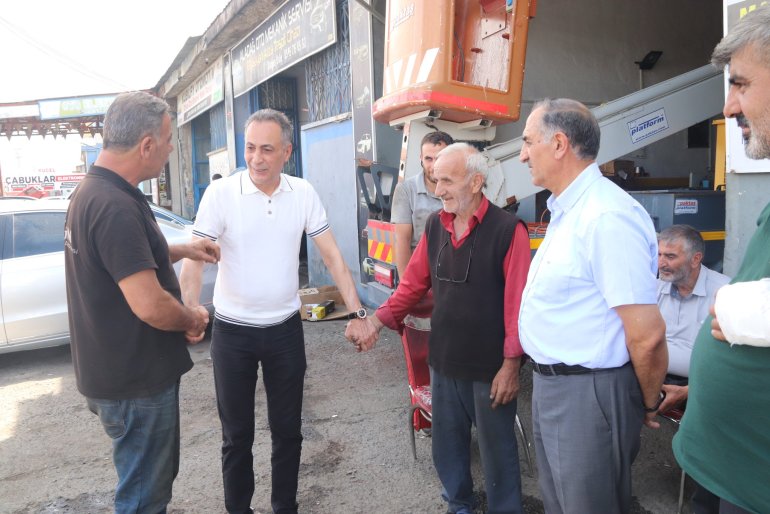 Başkan Karadoğan; Çalışma Alanları Denetimi Yaparken Halkıda Dinliyor5