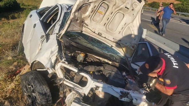 Bingöl'de bariyere çarpan otomobildeki 1 kişi öldü, 2 kişi yaralandı