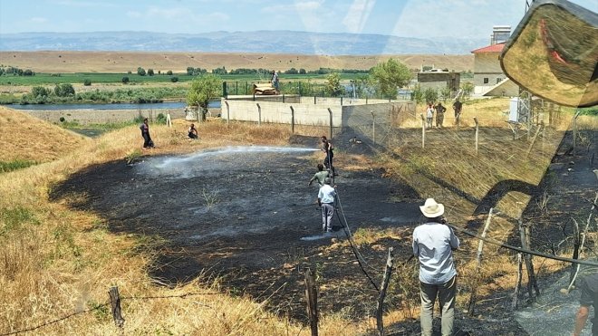 Bingöl'de tarım arazisinde çıkan yangın kontrol altına alındı