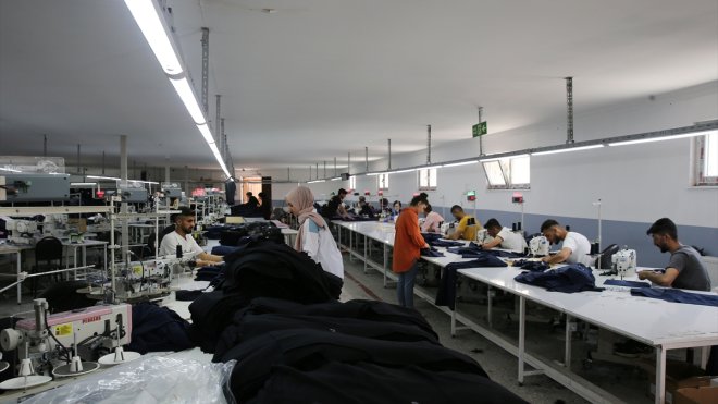 BİTLİS - İşçi olarak ayrıldığı köyünde kurduğu atölyede 60 gence istihdam sağladı1