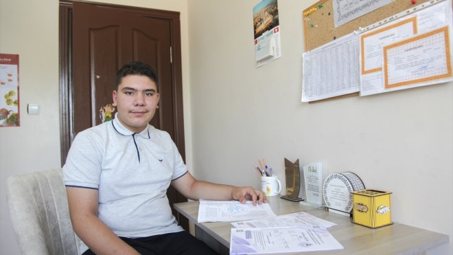 LGS'de 500 tam puan alan Bitlisli öğrenci, TÜBİTAK Fen Lisesi'ne gidecek