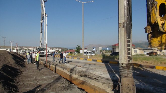 Tatvan'da sık sık kazaların yaşandığı kavşak yenileniyor