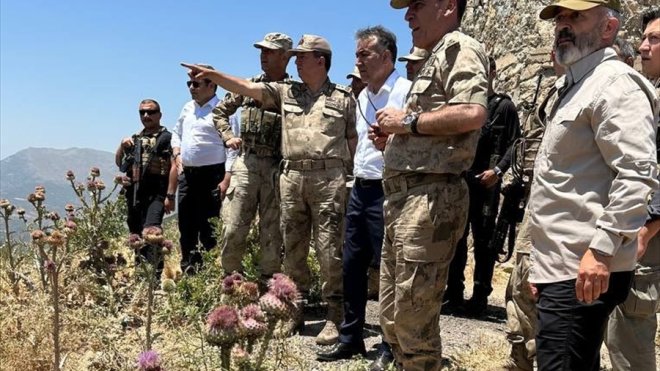 Bitlis Valisi Çağatay üs bölgelerini ziyaret etti 1