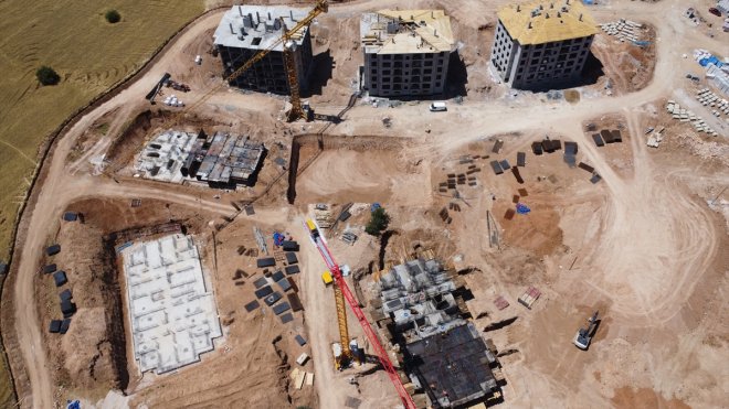 Elazığ'da depremzedeler için 2 bin 936 konut inşa ediliyor