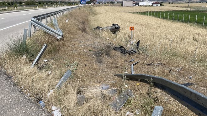 Elazığ'da devrilen otomobildeki 6 kişi yaralandı