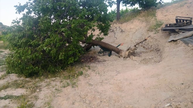 Elazığ'da fırtına etkili oldu