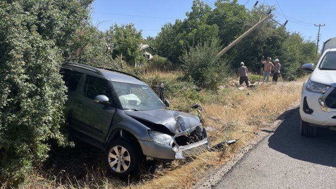 ELAZIĞ - Trafik kazasında 4 kişi yaralandı 1
