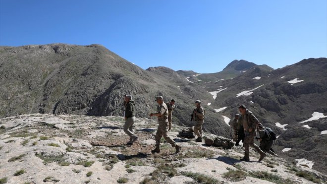 Erzincan Valisi Makas, operasyon bölgelerinde inceleme yaptı