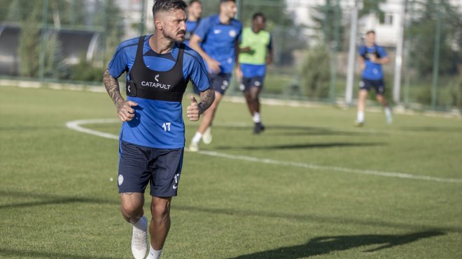 Çaykur Rizesporlu futbolcu Oğuz Ceylan: "Ligde kendimizden söz ettirmek istiyoruz"