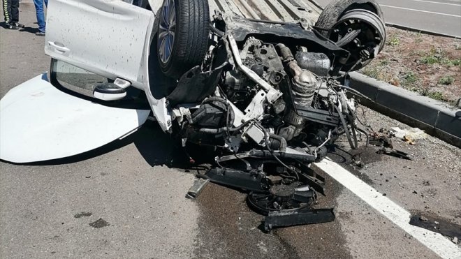 Erzurum'da iki otomobilin karıştığı kazada 1 kişi öldü, 7 kişi yaralandı