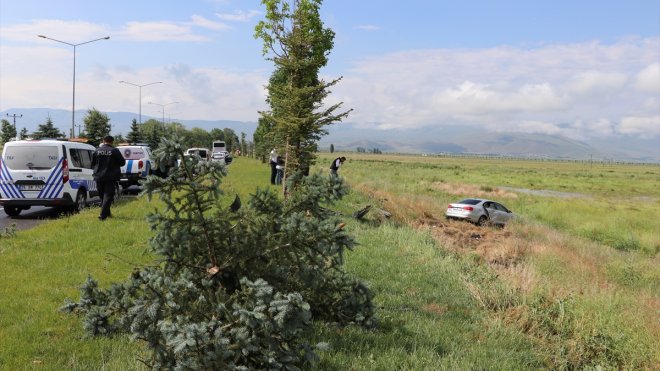 ERZURUM - Trafik kazasında 4 kişi yaralandı1