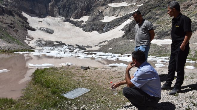 HAKKARİ - Cilo Buzullarında kaybolan 2 kişiyi arama çalışmaları sürüyor1