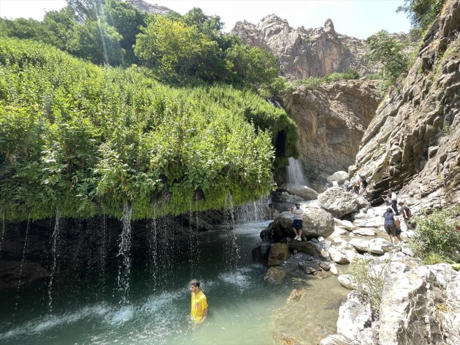 için bunalanlar serinlemek tercih Hakkari