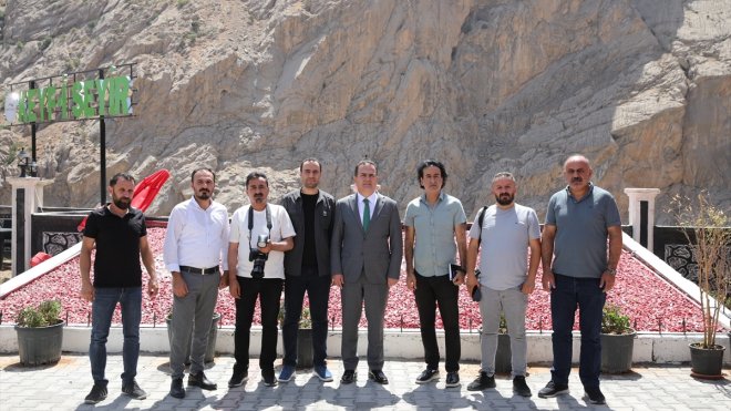 Hakkari Valisi İdris Akbıyık, basın mensuplarıyla bir araya geldi