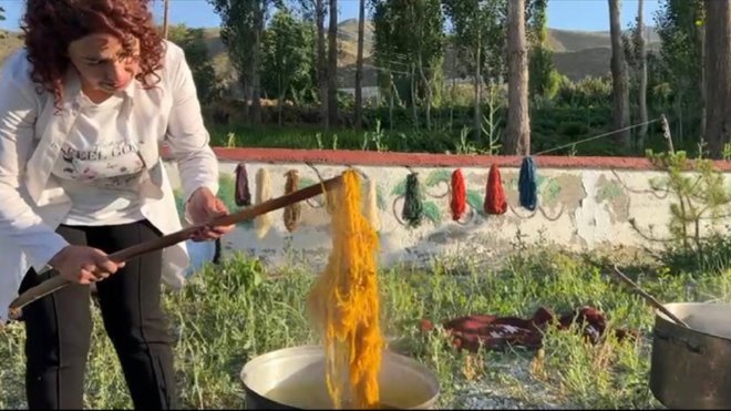 Yüksekova'da kök boyama geleneği sürdürülüyor