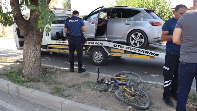 Iğdır'da otomobilin çarptığı bisikletli genç öldü