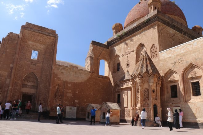 Paşa ağırladı yaklaşık 40 bayram bin Sarayı İshak ziyaretçiyi tatilinde 8