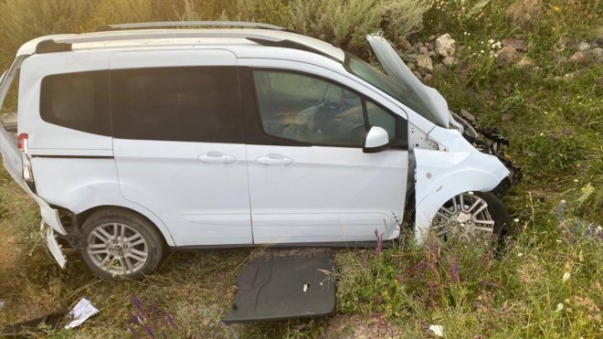 Kars'ta şarampole devrilen otomobilin sürücüsü öldü