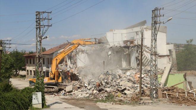 Depremlerden etkilenen Malatya'da 36 bin ağır hasarlı bina yıkılacak