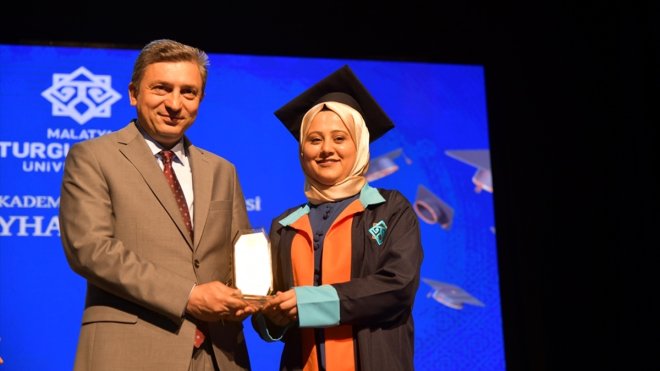 Malatya Turgut Özal Üniversitesinde mezuniyet töreni düzenlendi