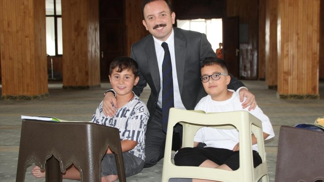 Malazgirt Kaymakamı Göksu Bayram yaz Kur'an kursunu ziyaret etti