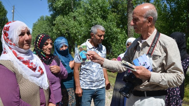 Muşlu fotoğrafçı 38 yıl önce çektiği fotoğrafları sahiplerine ulaştırdı