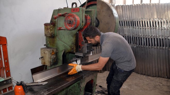 Muşlu kuzenler ürettikleri çelik kapıları yurt dışına gönderiyor