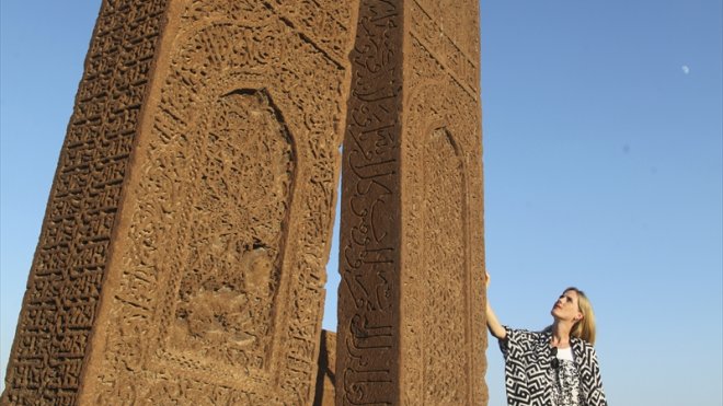 Oyuncu Wilma Elles, Bitlis