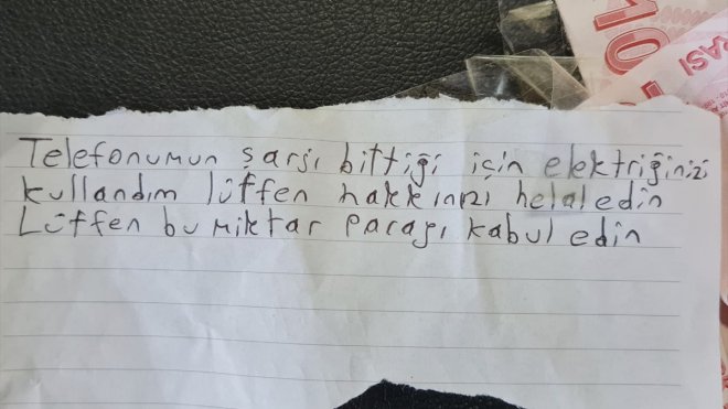 Telefonunu hastanede şarj etti, elektrik parasını bırakıp helallik istedi