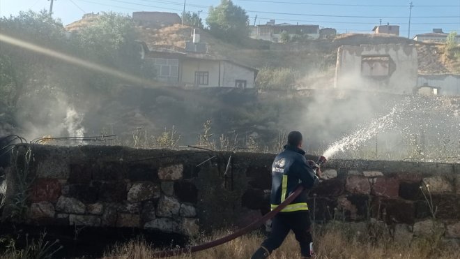 Van Büyükşehir Belediyesi anız yangınlarına karşı uyardı1