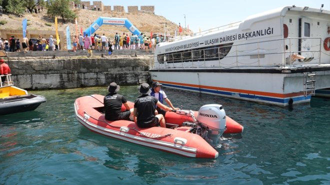 Van'da deniz polisi boğulma vakalarına karşı bilgilendirmede bulundu