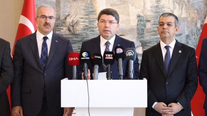 Adalet Bakanı Tunç, Elazığ'da gazetecilere açıklamada bulundu: