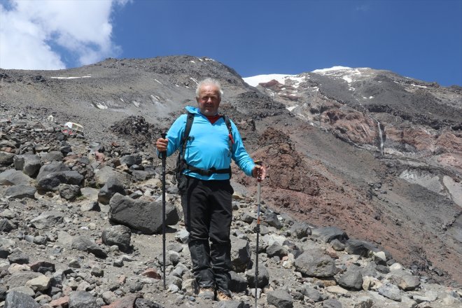 gençlere tırmanışta - ve 64 AĞRI çıkartıyor taş dağcılar yaşındaki 68 3