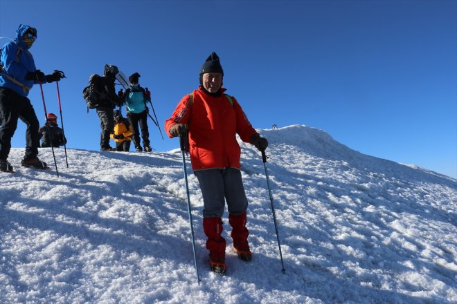 gençlere - 68 çıkartıyor dağcılar AĞRI yaşındaki 64 ve tırmanışta taş 6