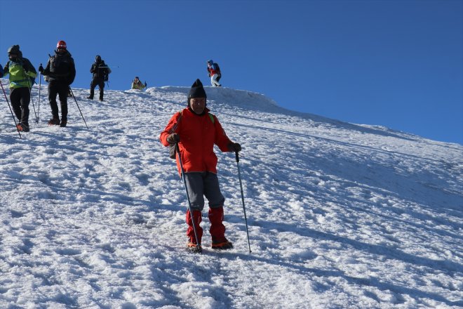 dağcılar çıkartıyor tırmanışta AĞRI 68 taş - ve yaşındaki gençlere 64 9
