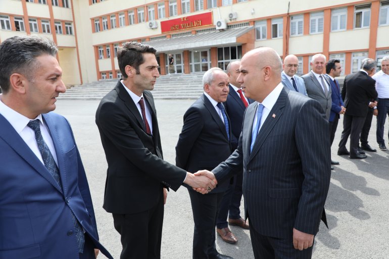 Ağrı Valisi Mustafa Koç, şehitlik ziyareti ile görevine başladı3