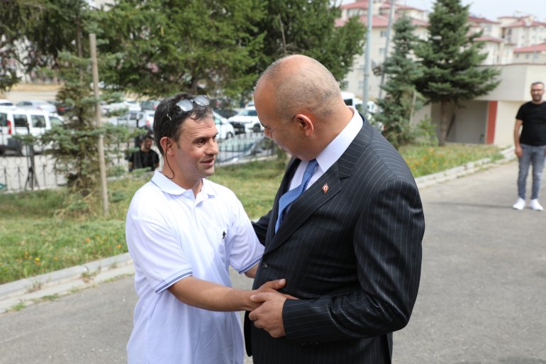 Ağrı Valisi Mustafa Koç, şehitlik ziyareti ile görevine başladı4