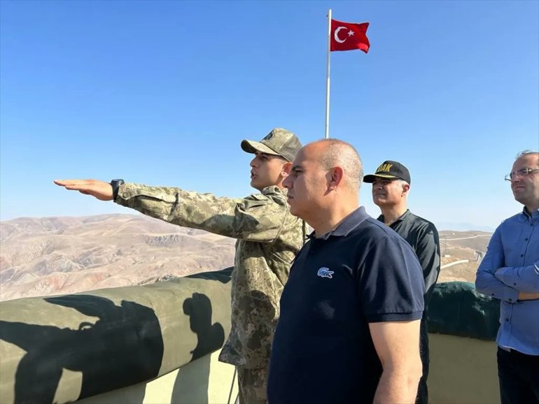 Ağrı Valisi Mustafa Koç, Türkiye-İran sınırındaki birlikleri ziyaret etti3