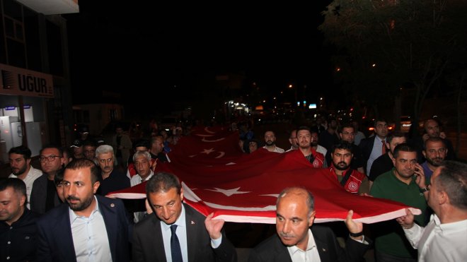 Ahlat'ta Malazgirt Zaferi kutlamaları kapsamında bayraklı yürüyüş düzenlendi