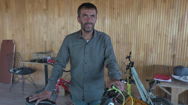 Bitlis'te bisiklet tamircisi, yarım asırdır mesleğini sürdürüyor