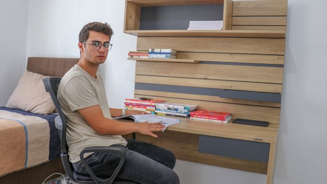 Depremde babası, dedesi ve ninesini kaybeden öğrenci, tıp fakültesini kazandı