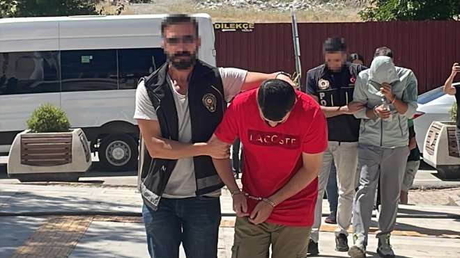 Elazığ'da aracın stepnesinde 4 kilogram uyuşturucu ele geçirildi