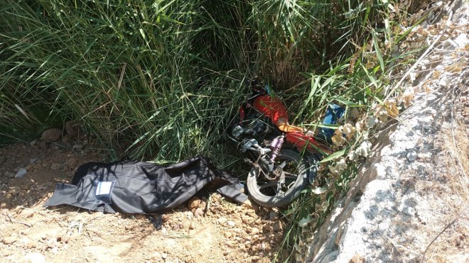 Elazığ'da şarampole devrilen motosikletin sürücüsü öldü