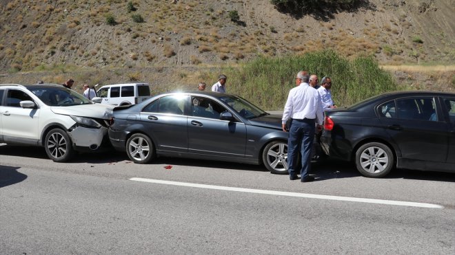 CHP Genel Başkanı Kılıçdaroğlu'nun Erzincan konvoyundaki kazada 2 kişi yaralandı