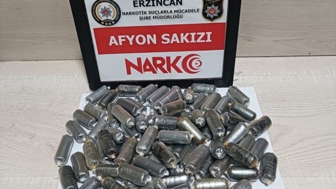 Erzincan'da mide ve bağırsaklarında uyuşturucu bulunan 2 zanlı tutuklandı