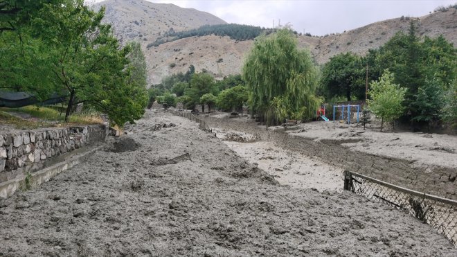 Erzincan ile Iğdır'da sağanak sonucu taşkınlar ve sel meydana geldi