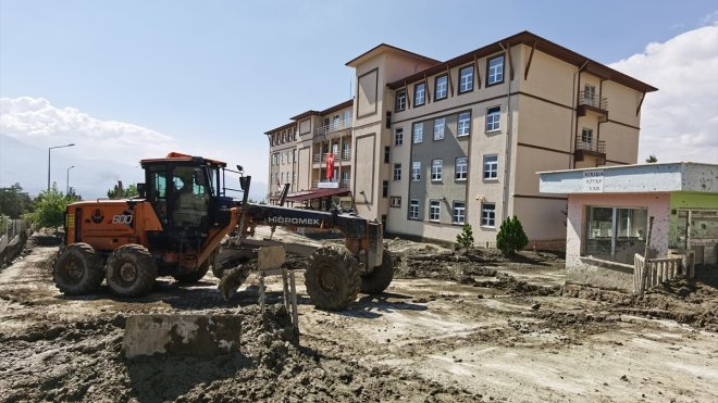 ERZİNCAN - Taşkın sonucu çamurla kaplanan yerler temizlendi1