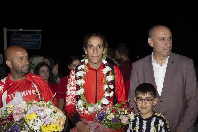 Dilek ERZURUM - şampiyonu milli karşılandı memleketinde Koçak, atlet coşkuyla Avrupa 4