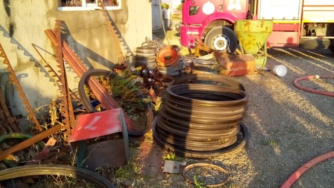 Erzurum'da çıkan yangında atölye, odunluk ve samanlık yandı